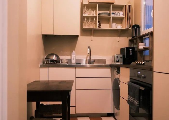 Authentic Flat Near Montmartre Апартаменты *