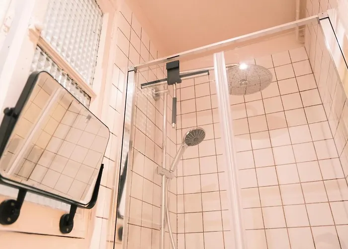 Апартаменты Authentic Flat Near Montmartre *