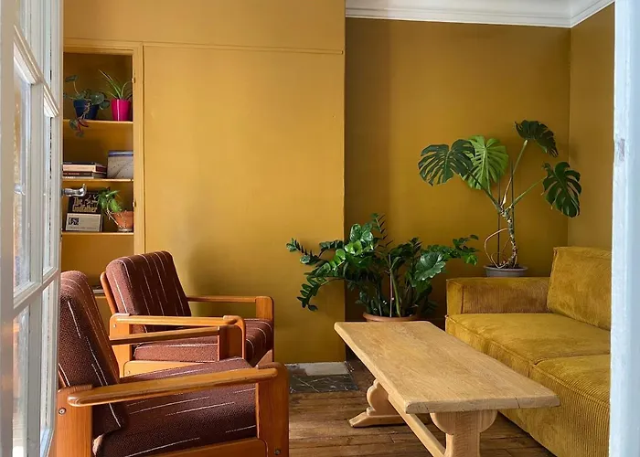 Authentic Flat Near Montmartre Апартаменты Париж