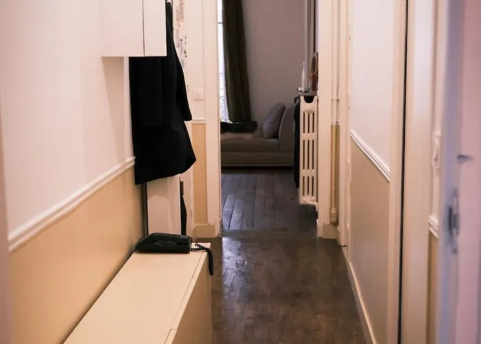 Authentic Flat Near Montmartre Апартаменты