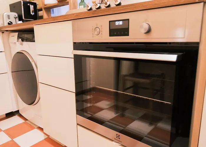 Authentic Flat Near Montmartre Апартаменты *