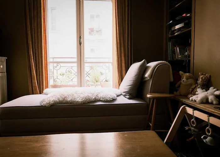 Authentic Flat Near Montmartre Апартаменты *