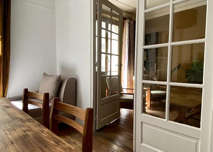Authentic Flat Near Montmartre Париж