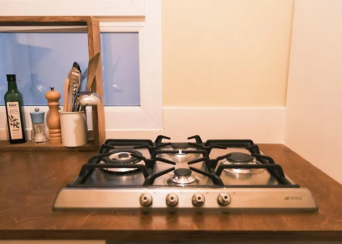 Апартаменты Authentic Flat Near Montmartre Париж