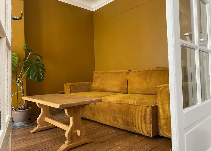 Authentic Flat Near Montmartre Апартаменты *