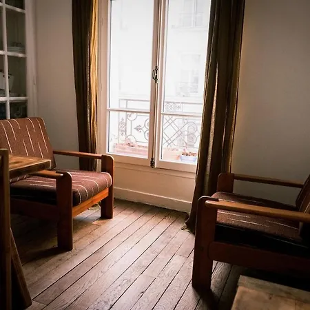Authentic Flat Near Montmartre パリ
