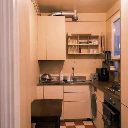 Authentic Flat Near Montmartre * Parijs
