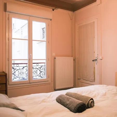 Authentic Flat Near Montmartre Appartement Parijs