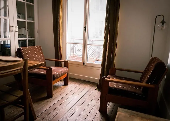 Authentic Flat Near Montmartre Paryż