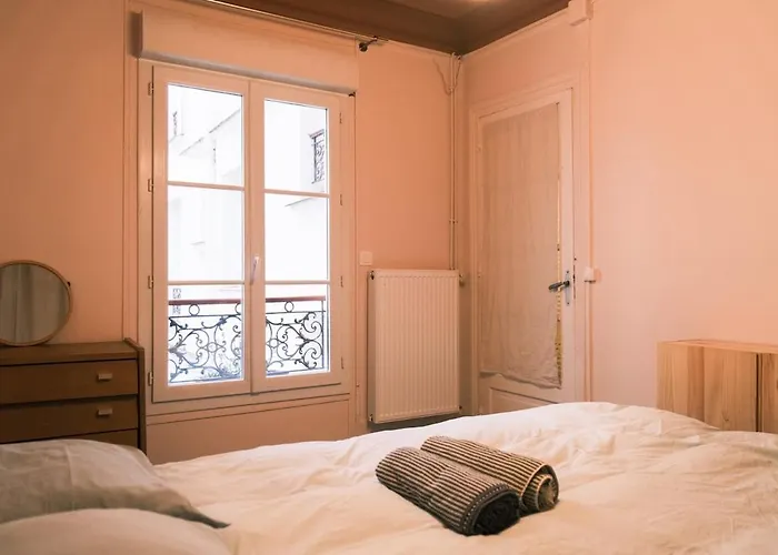 Authentic Flat Near Montmartre アパート パリ