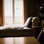 Authentic Flat Near Montmartre Апартаменты *