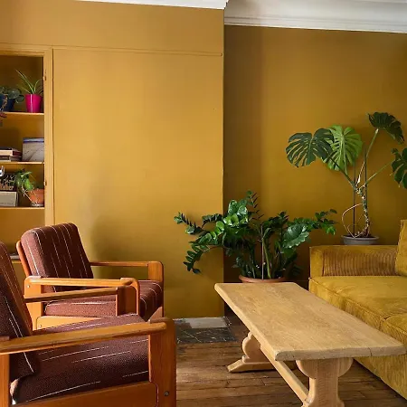 Authentic Flat Near Montmartre Апартаменты Париж