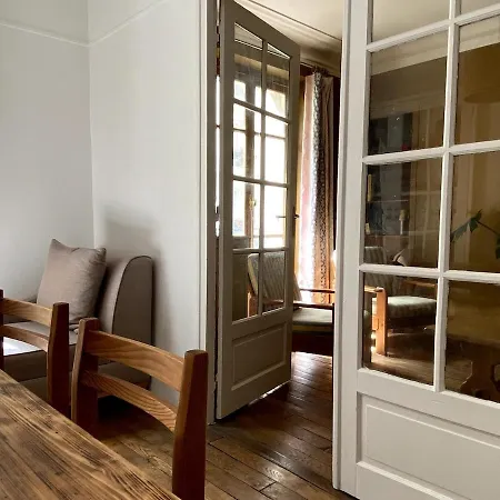 Authentic Flat Near Montmartre Париж